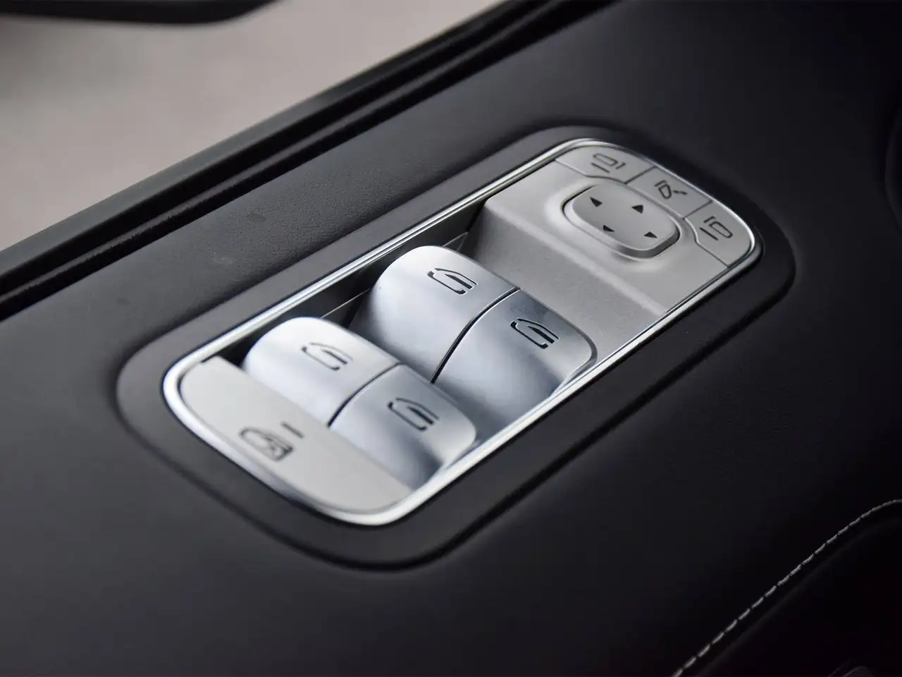 Mercedes-Benz G-Class - Image 30