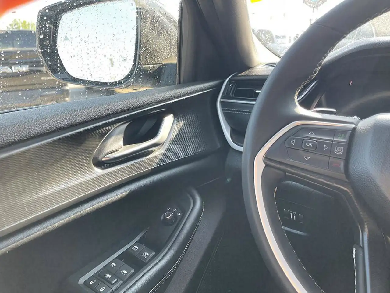Jeep Grand Cherokee - Image 19