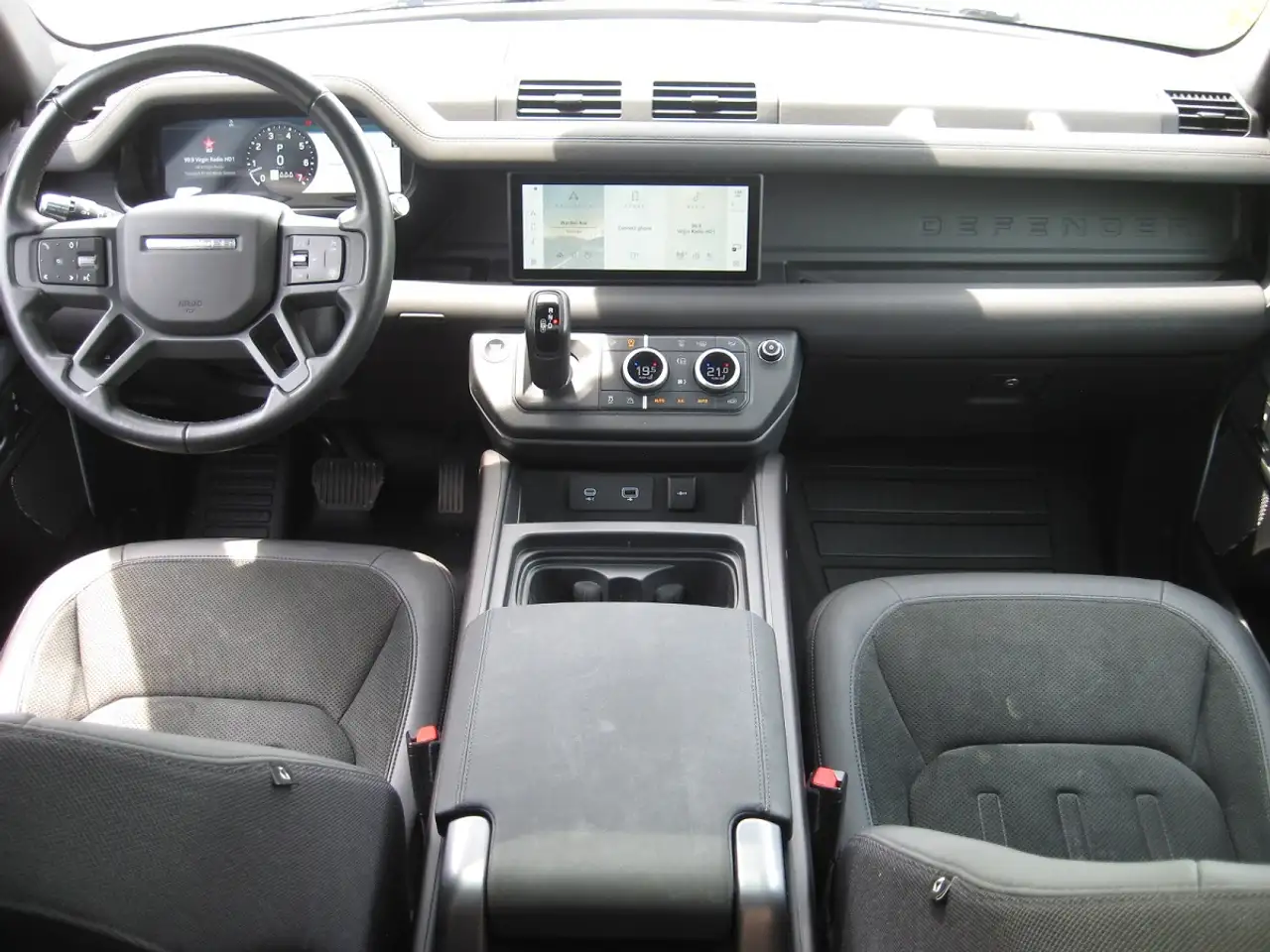 Land Rover Defender - Image 17