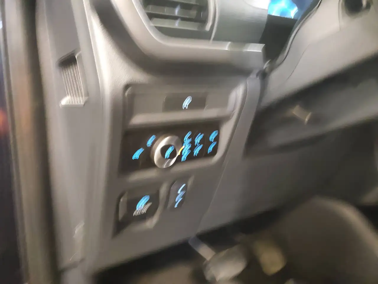 Ford F-150 - Image 17