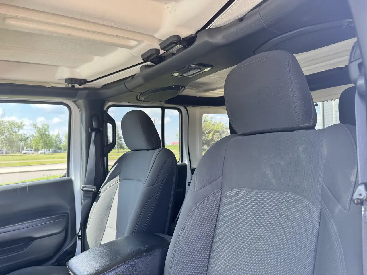 Jeep Wrangler - Image 12