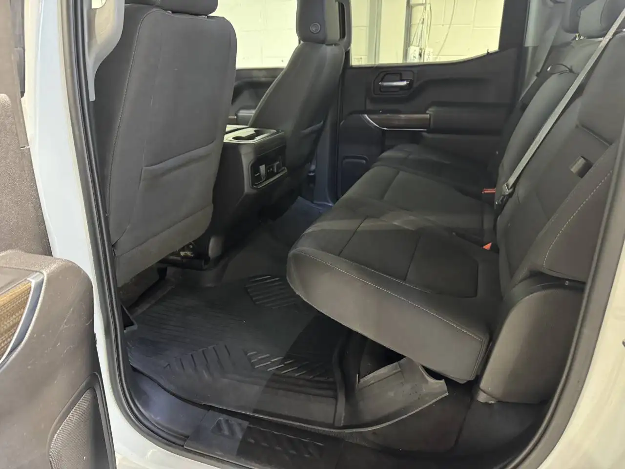 Chevrolet Silverado 1500 - Image 17