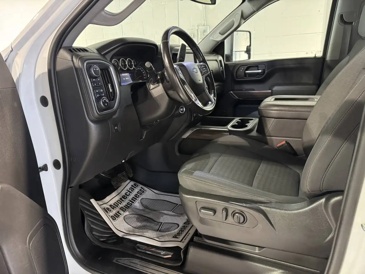 Chevrolet Silverado 1500 - Image 15