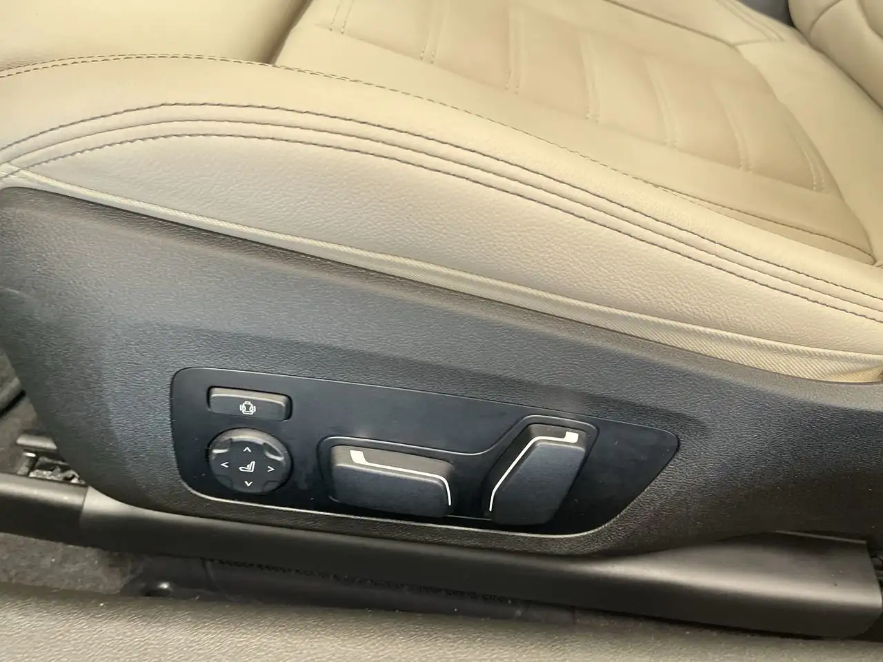 BMW 2 Series - Image 22
