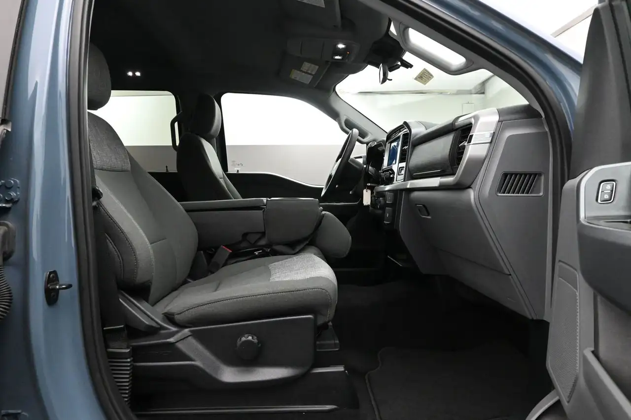 Ford F-150 - Image 32