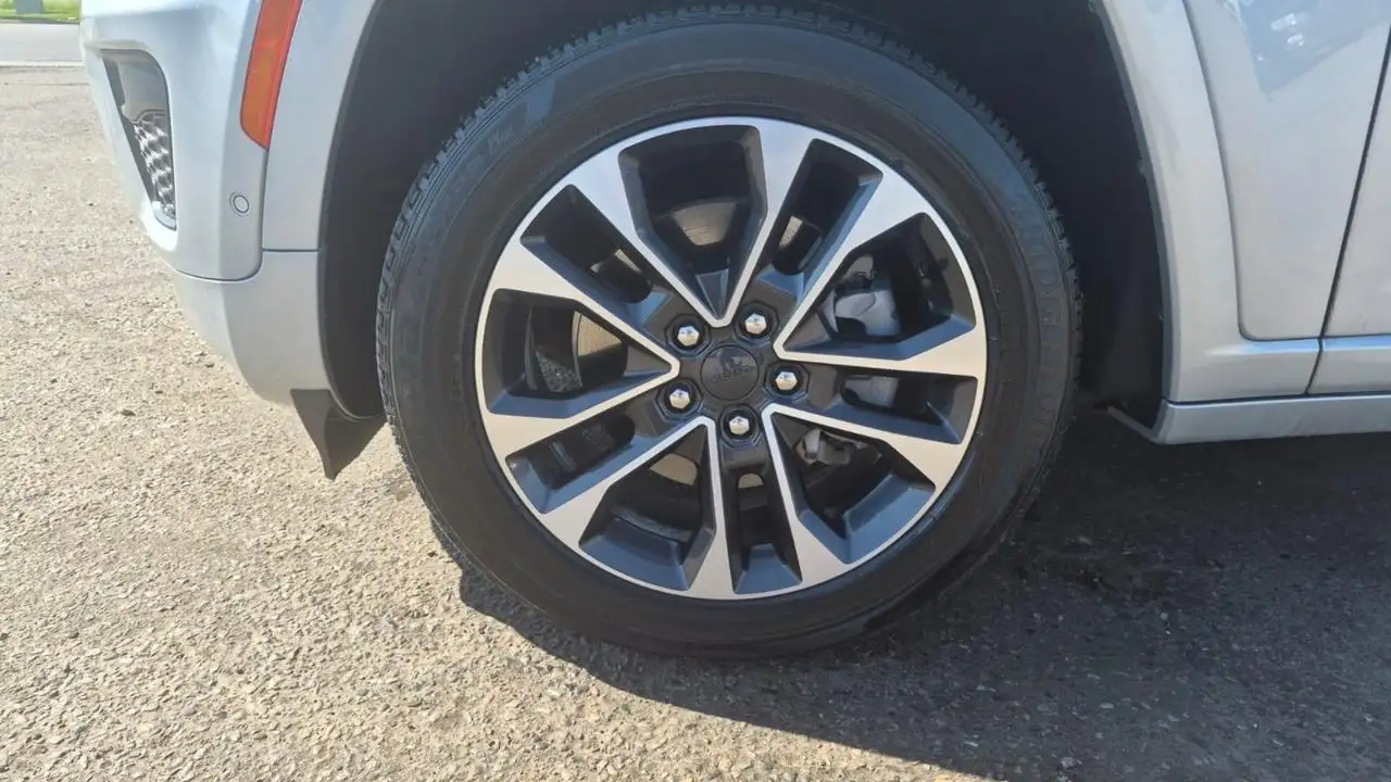 Jeep Grand Cherokee - Image 19