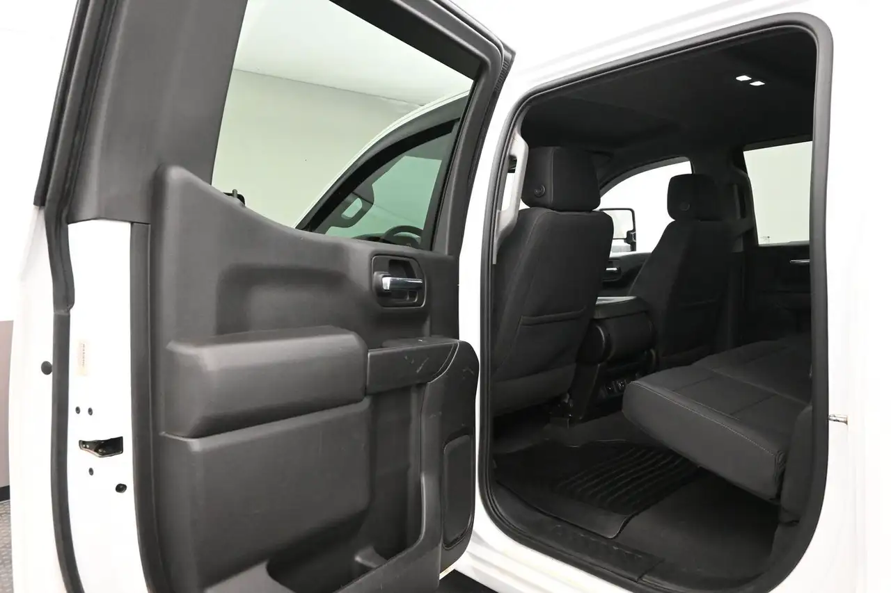 Chevrolet Silverado 1500 - Image 19