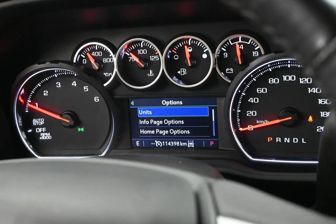 Chevrolet Silverado 1500 - Image 12