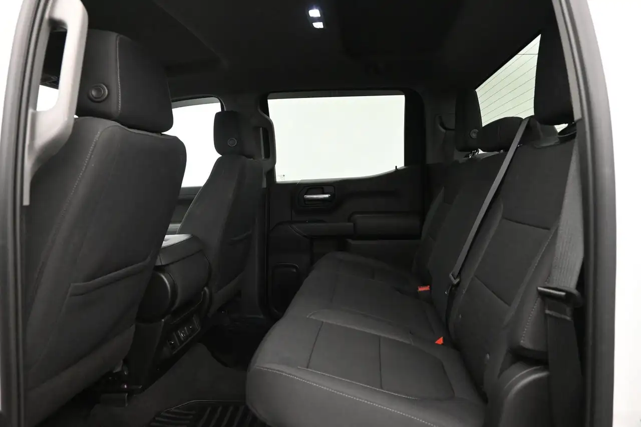 Chevrolet Silverado 1500 - Image 20