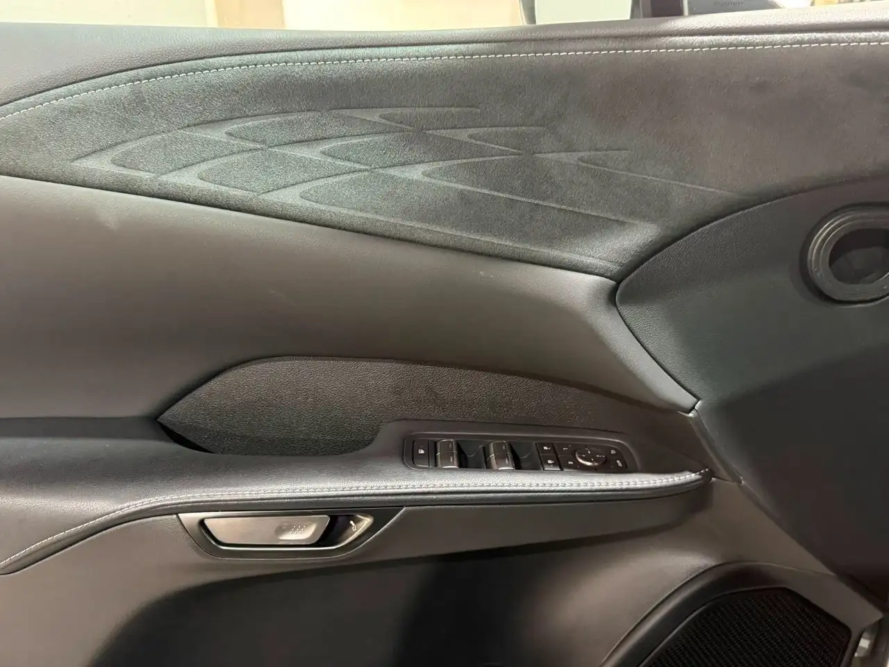 Lexus RX 500h - Image 8