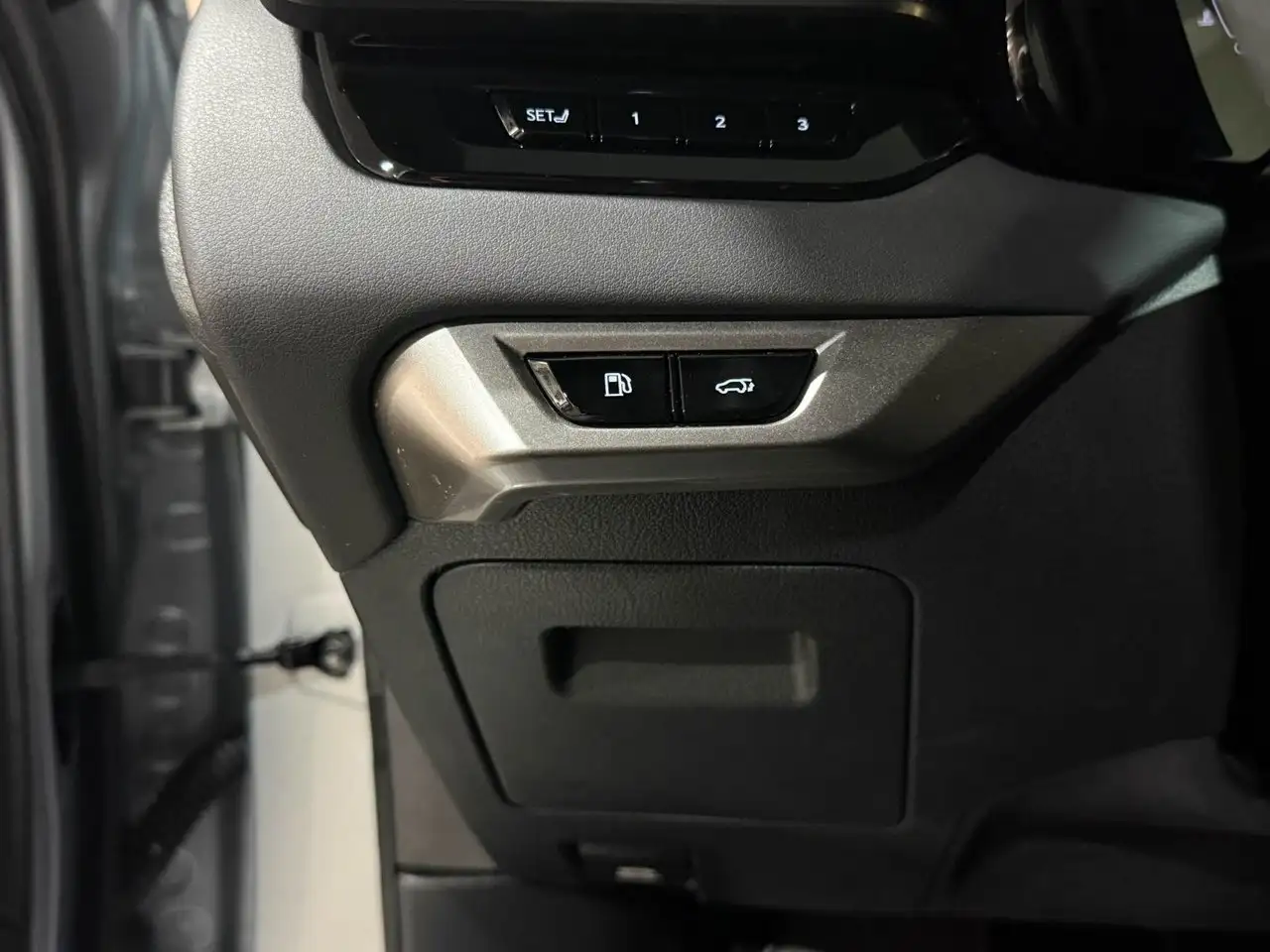 Lexus RX 500h - Image 19