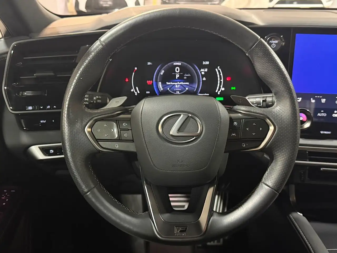 Lexus RX 500h - Image 12