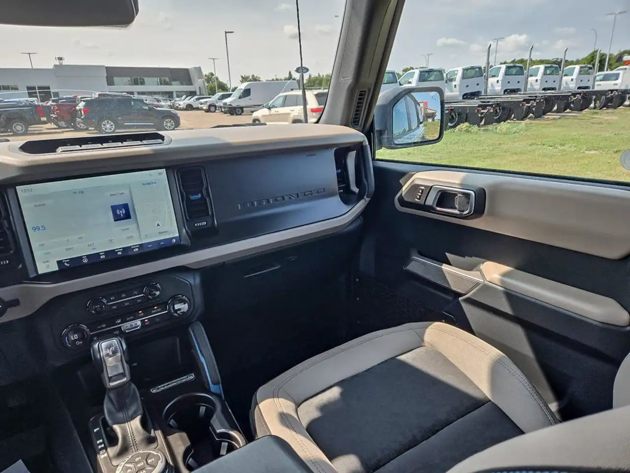 Ford Bronco - Image 9