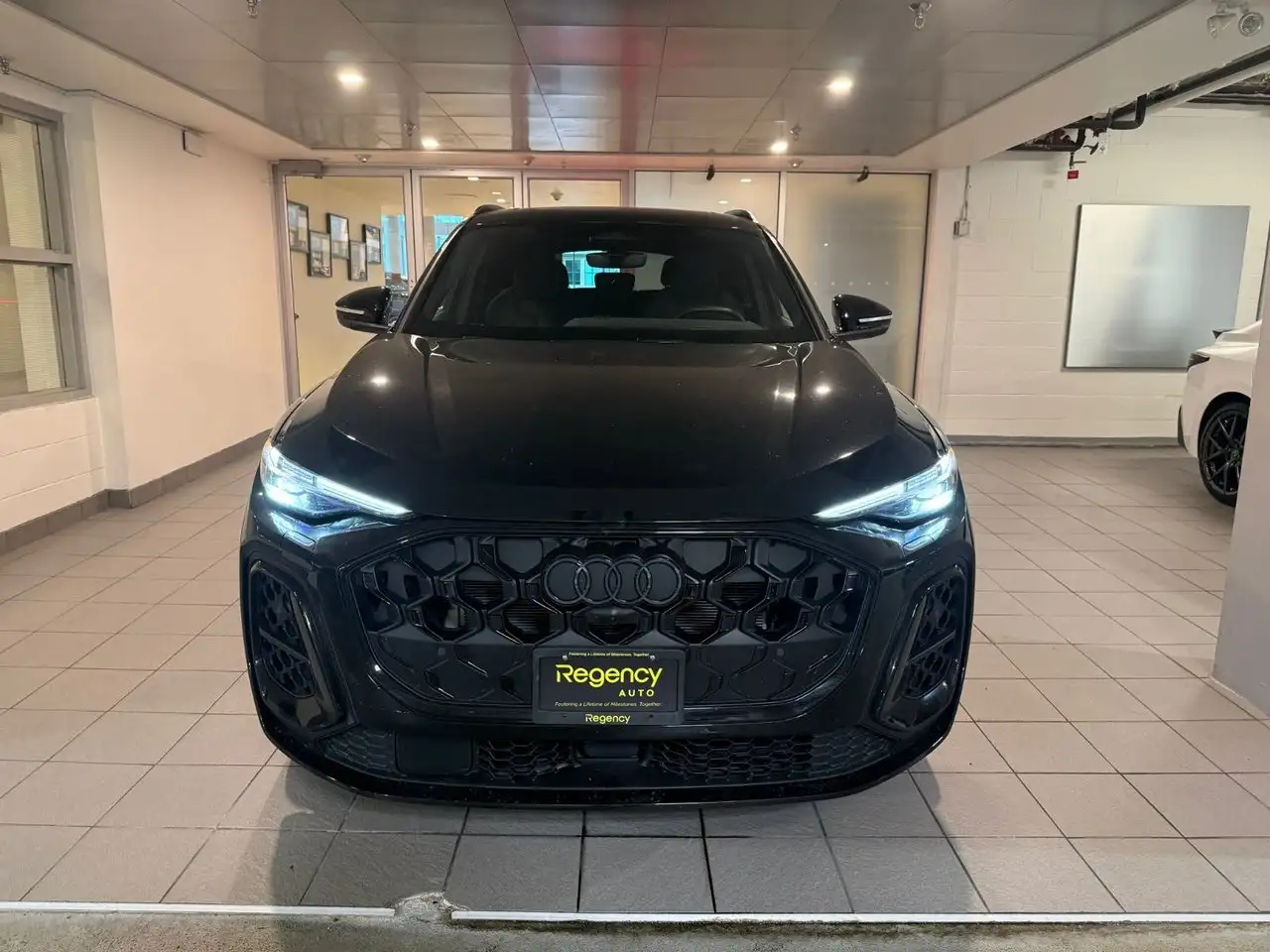 Audi Q5 - Image 2