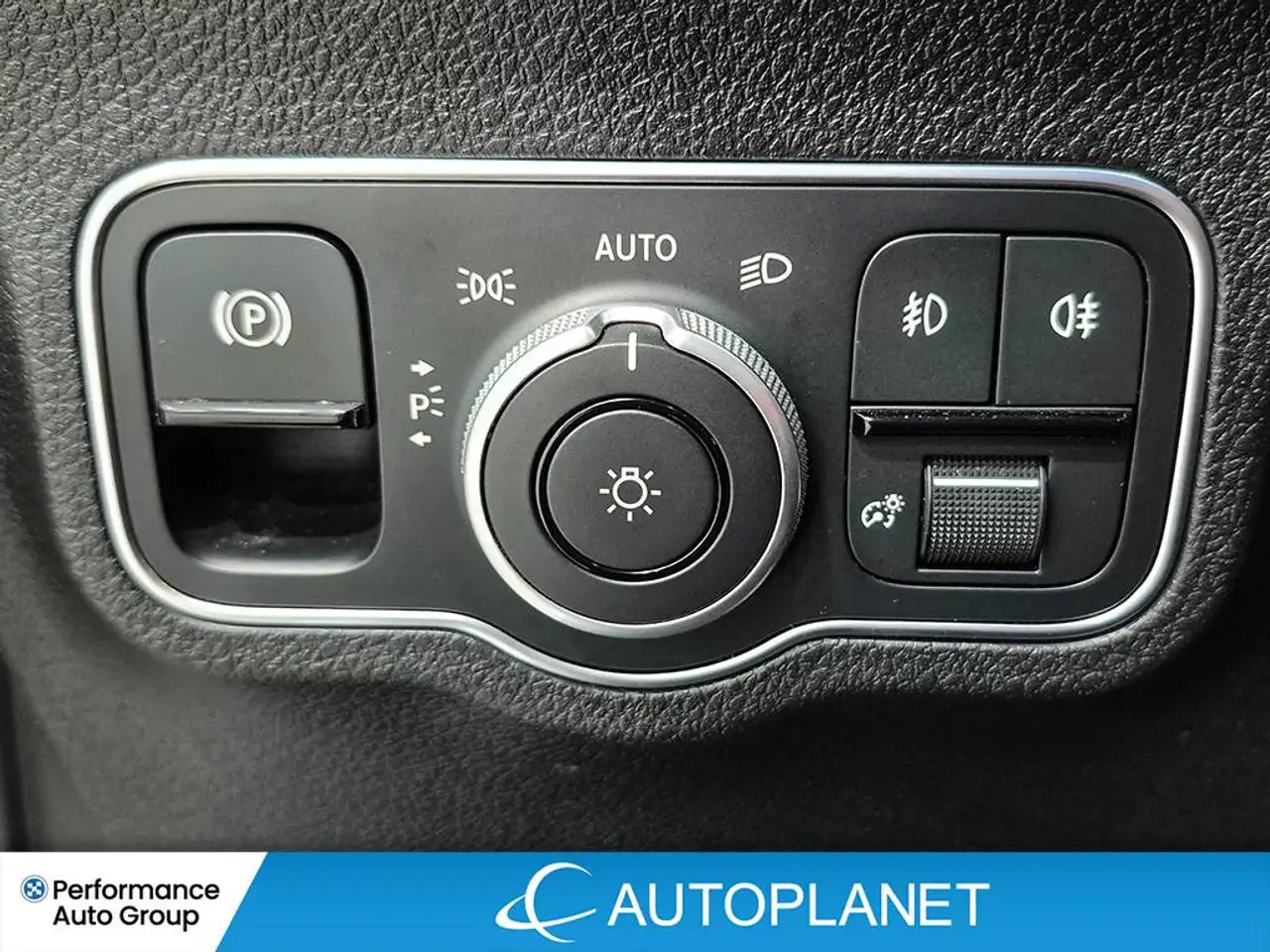Mercedes-Benz GLB - Image 21