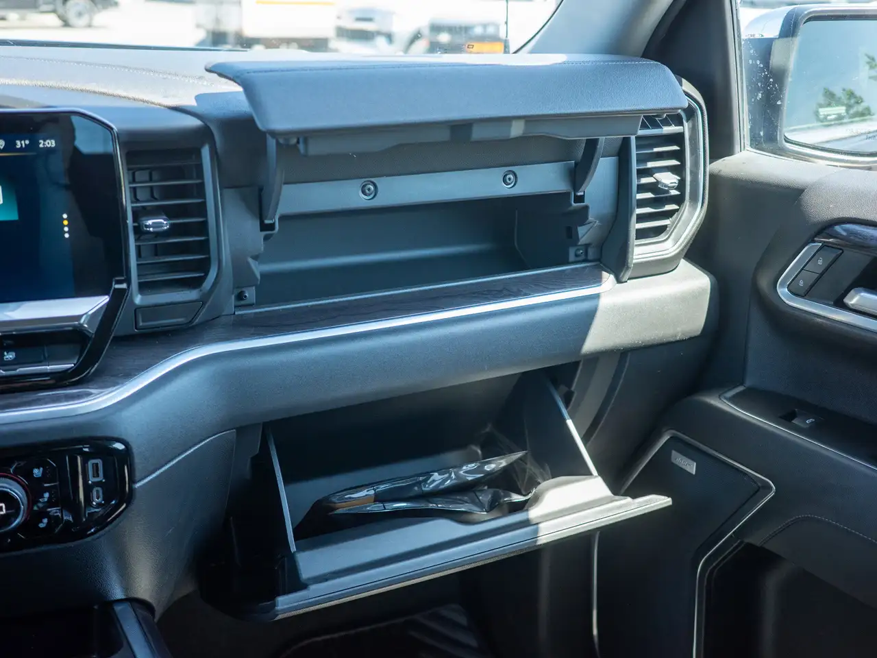 Chevrolet Silverado 1500 - Image 38