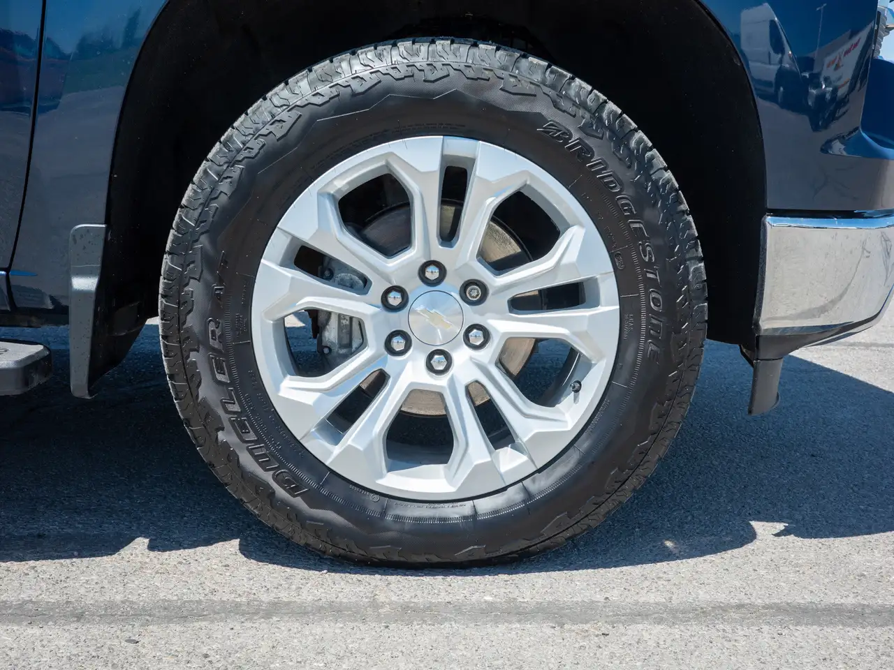 Chevrolet Silverado 1500 - Image 11