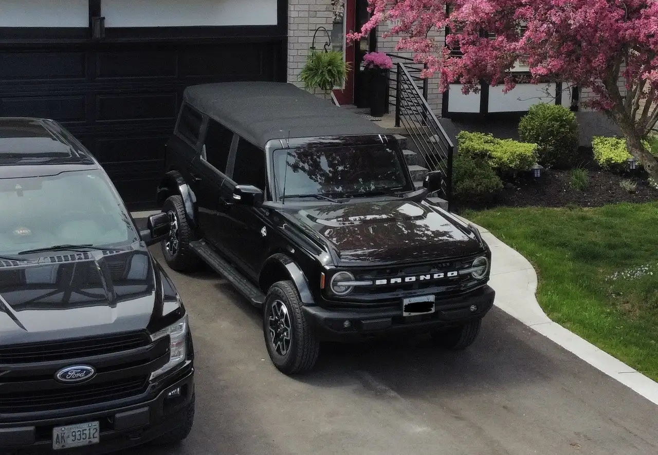Ford Bronco - Image 2