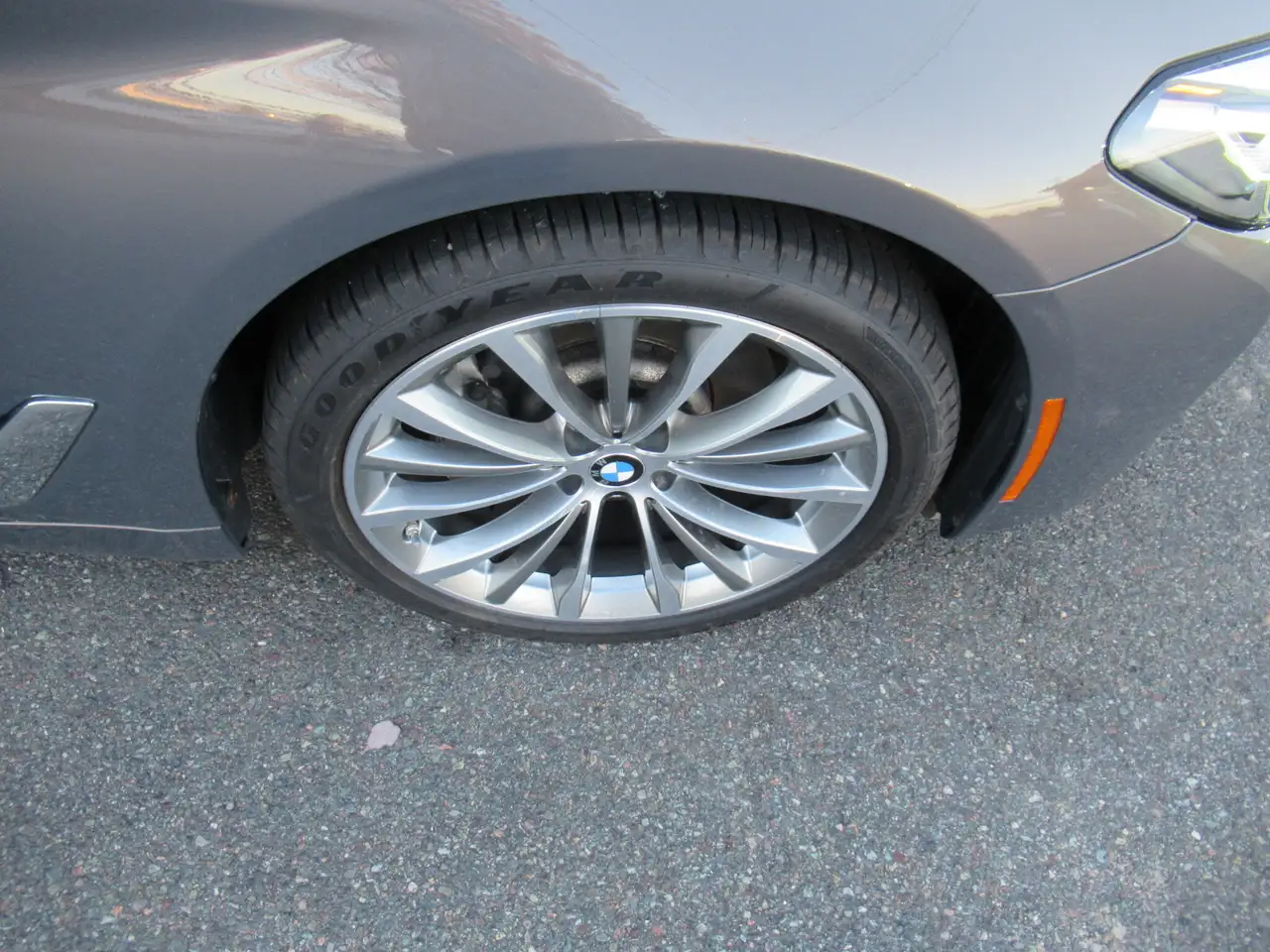 BMW 5 Series - Image 4