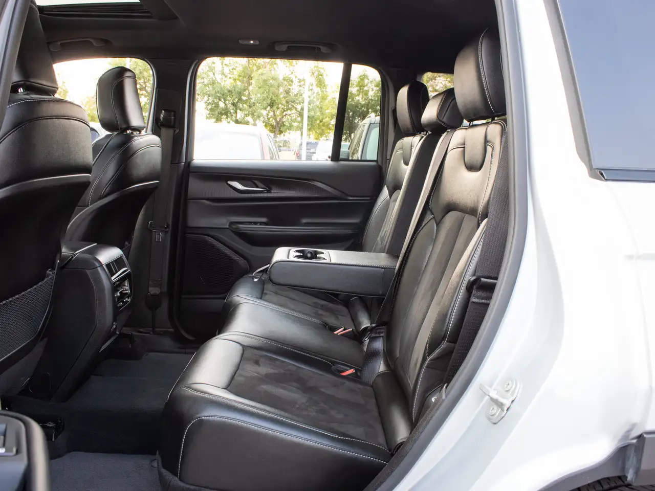 Jeep Grand Cherokee - Image 16