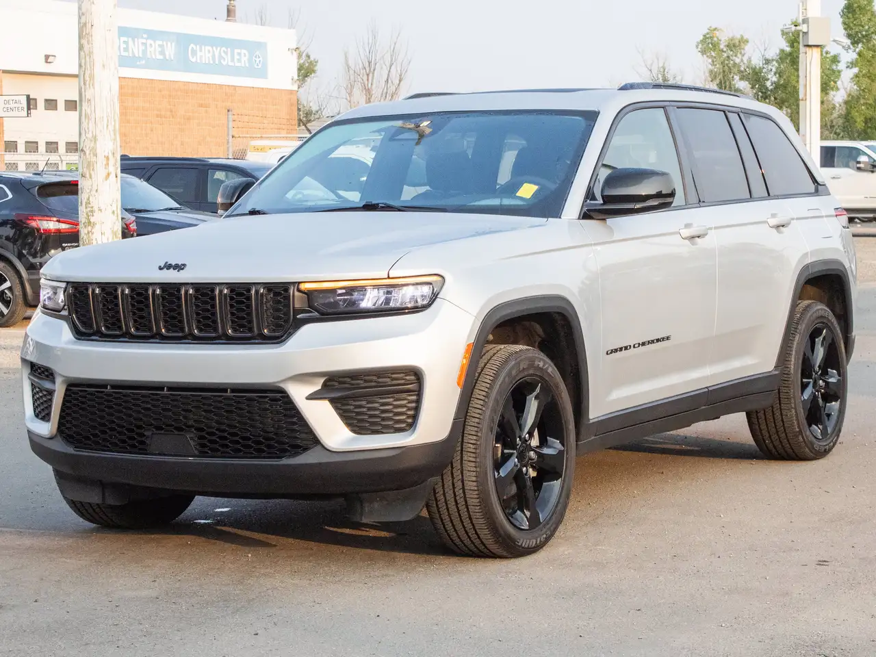 Jeep Grand Cherokee - Image 11