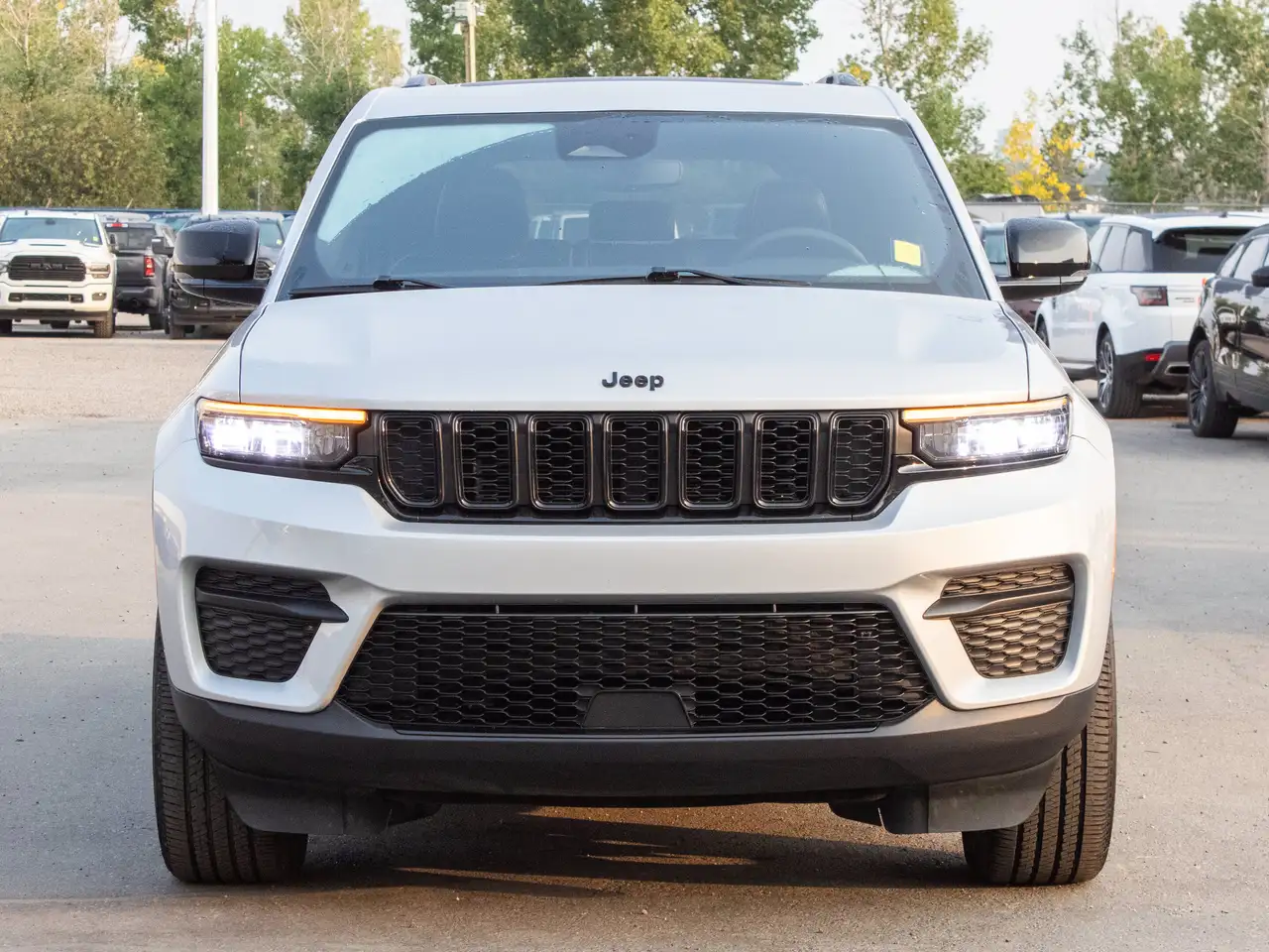 Jeep Grand Cherokee - Image 9
