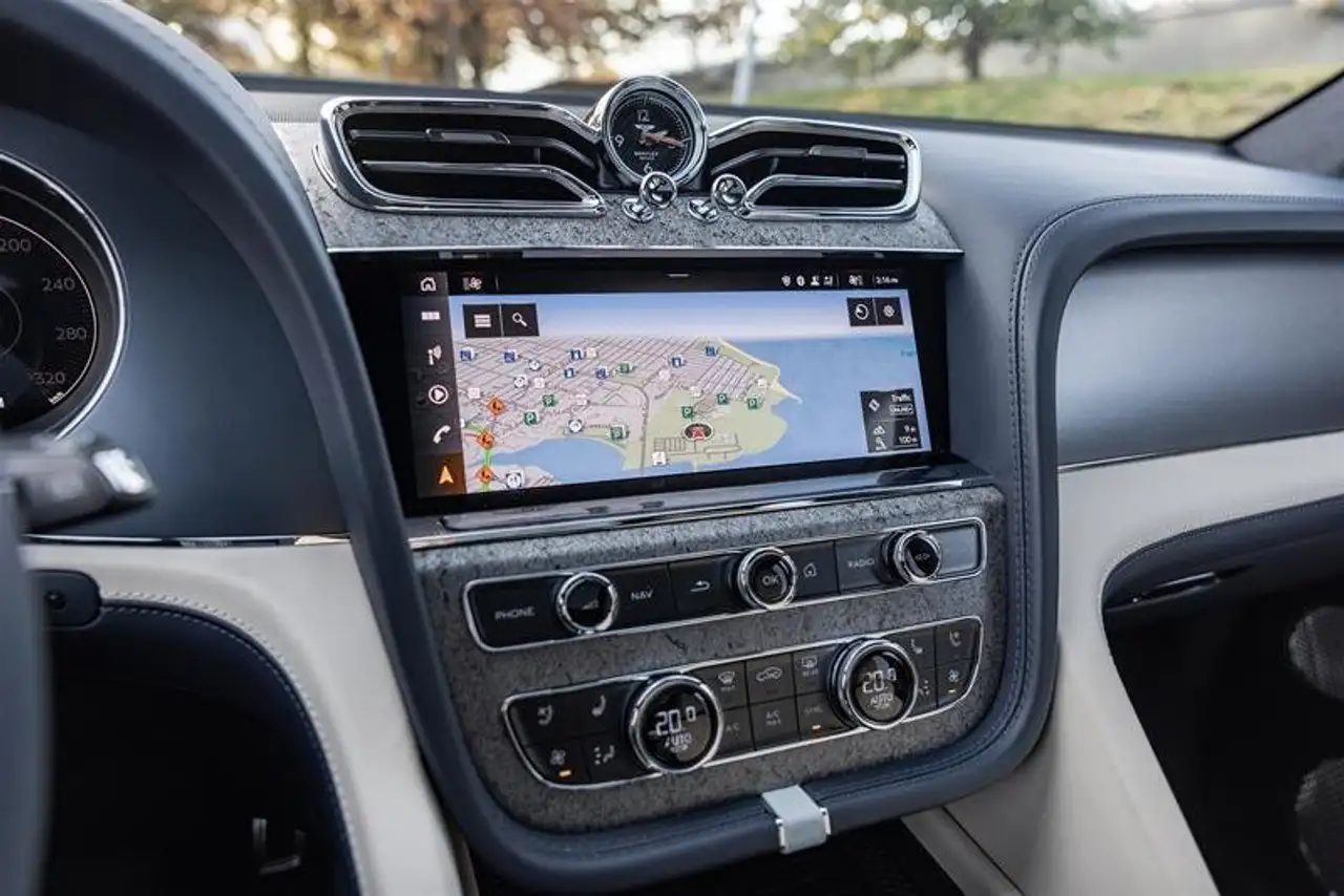 Bentley Bentayga - Image 14