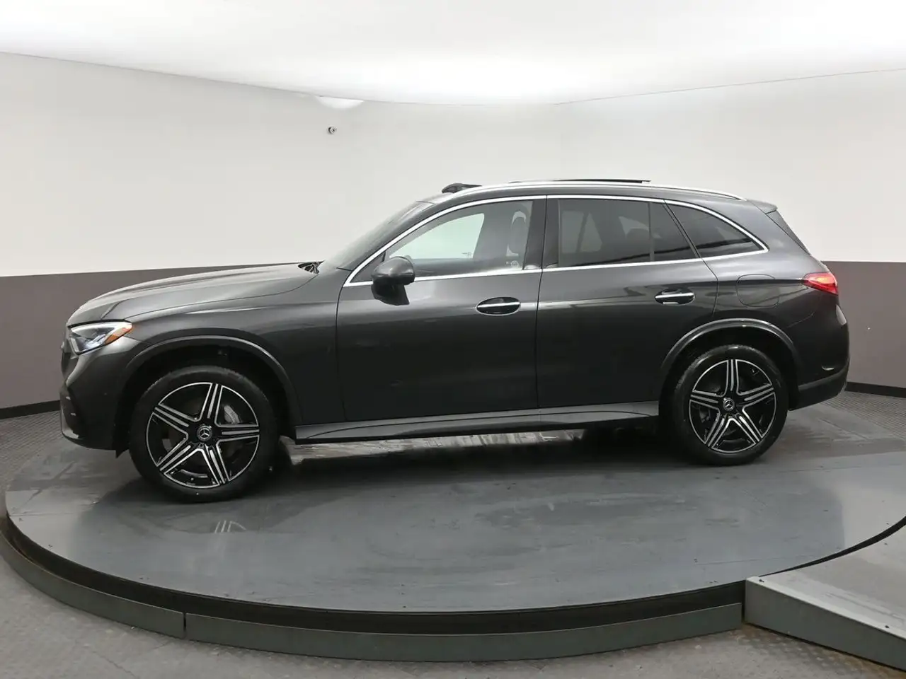 Mercedes-Benz GLC - Image 32
