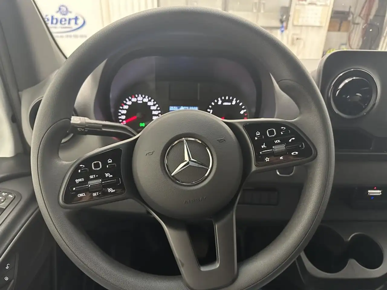 Mercedes-Benz Sprinter - Image 11