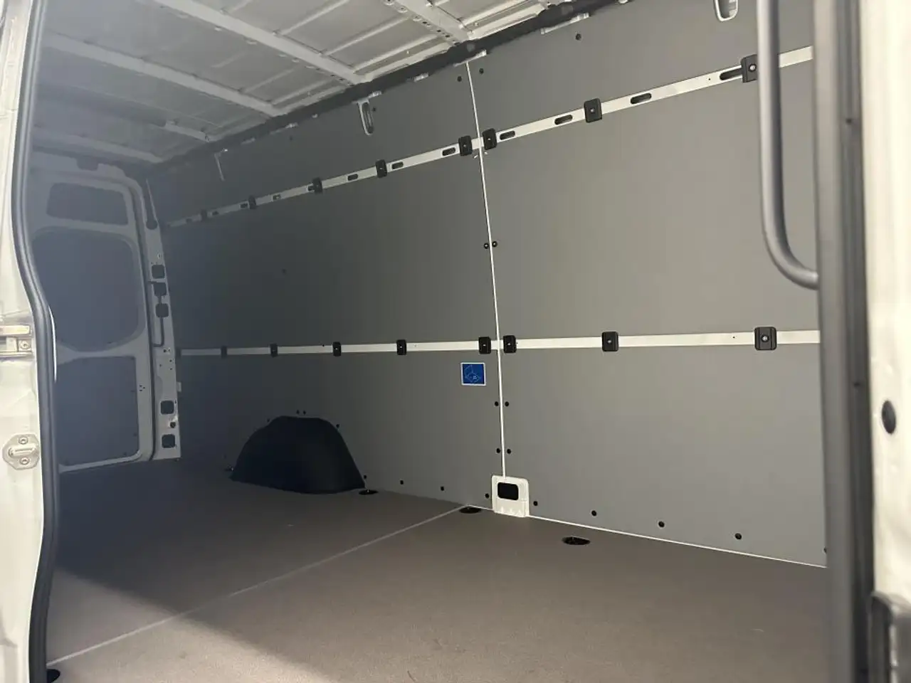Mercedes-Benz Sprinter - Image 16