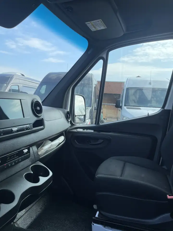 Mercedes-Benz Sprinter - Image 20