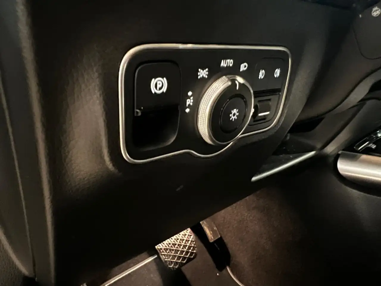 Mercedes-Benz GLA - Image 40