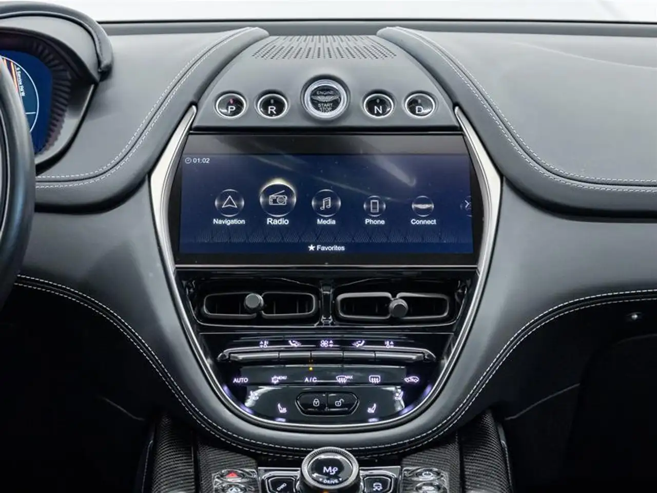 Aston Martin DBX - Image 40