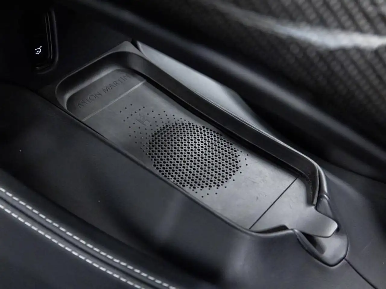 Aston Martin DBX - Image 31