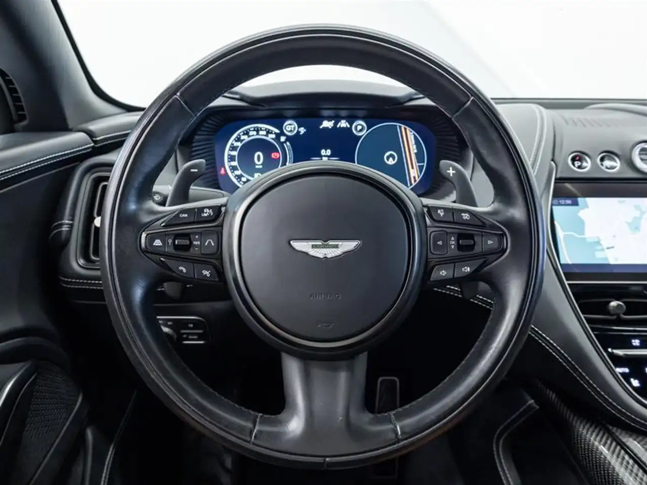 Aston Martin DBX - Image 3