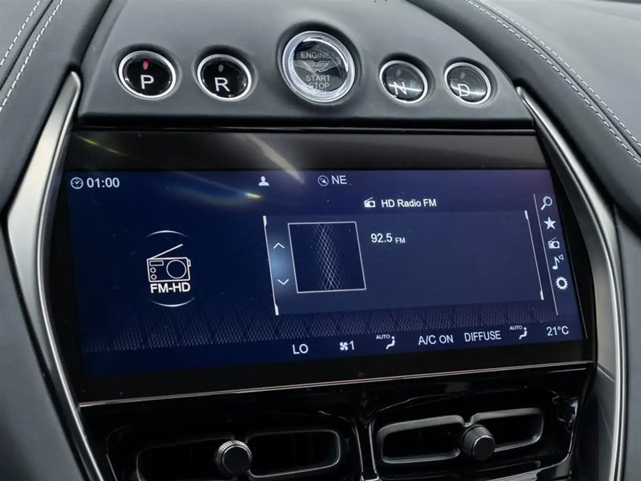Aston Martin DBX - Image 30