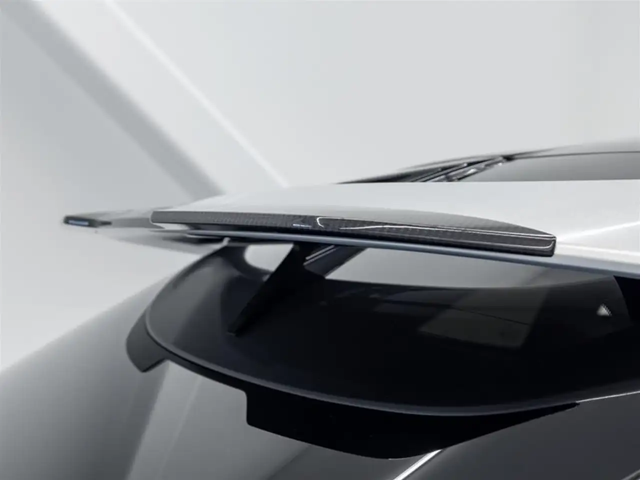Aston Martin DBX - Image 50