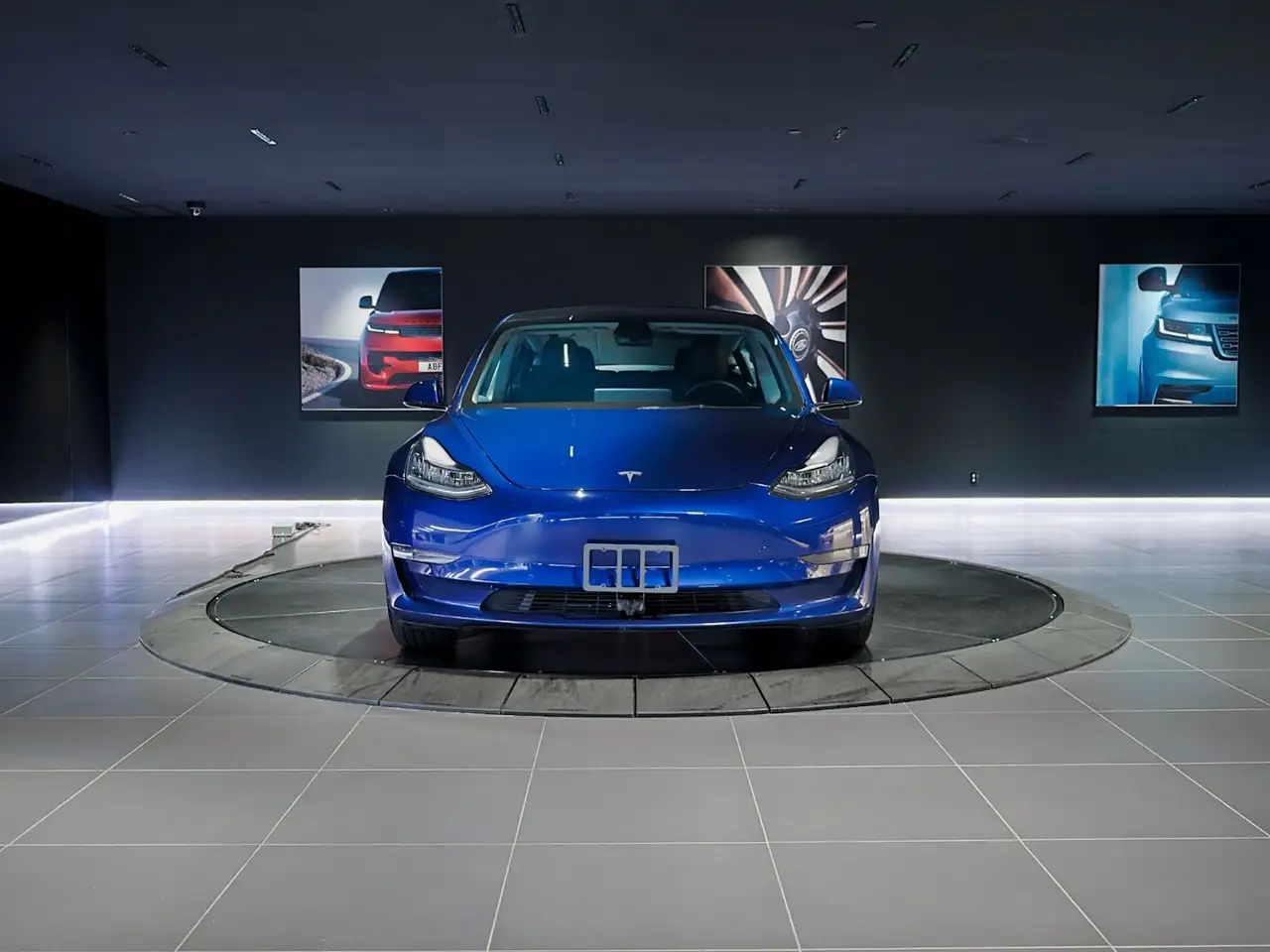 Tesla Model 3 - Image 2