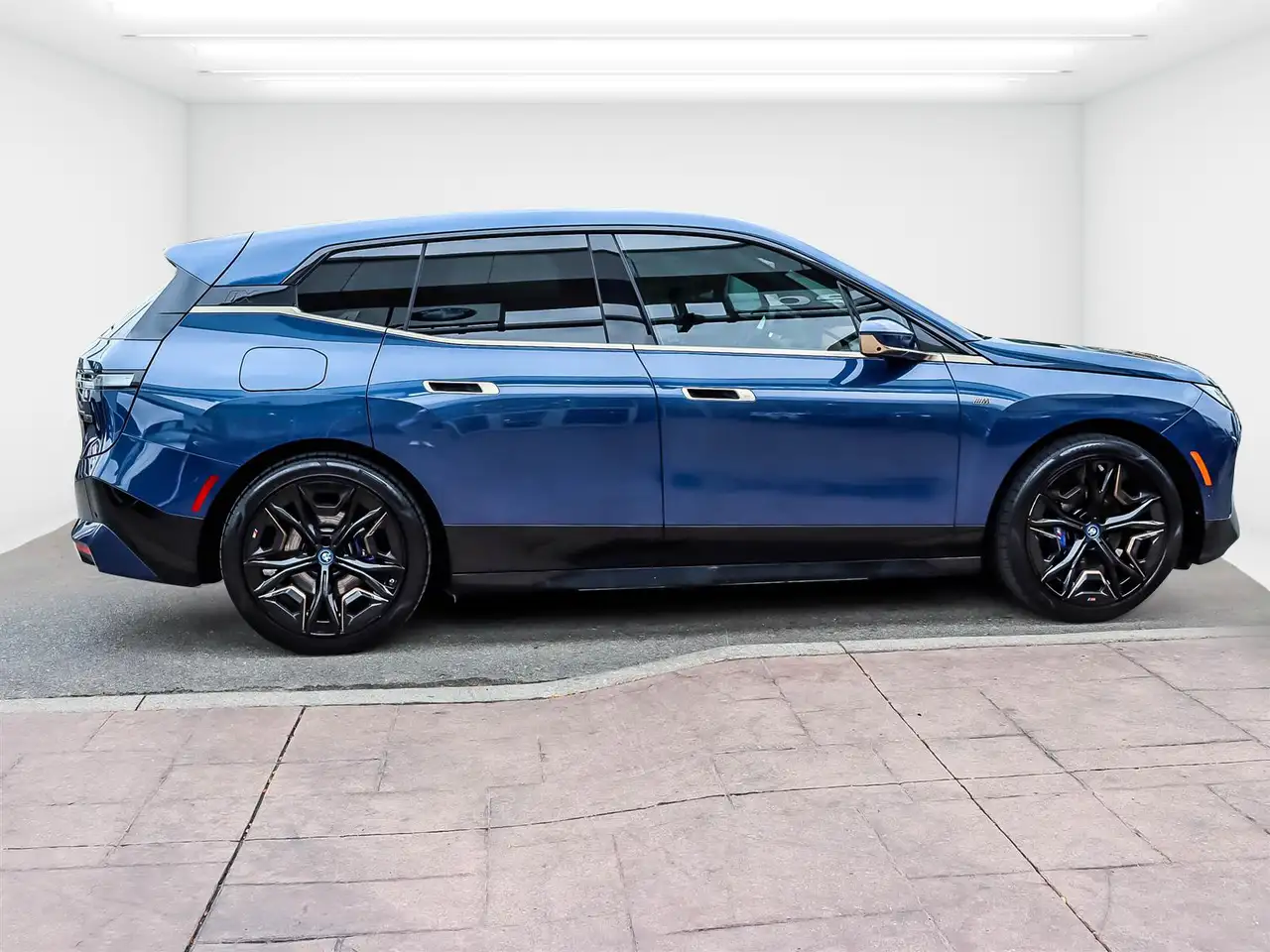 BMW iX - Image 3