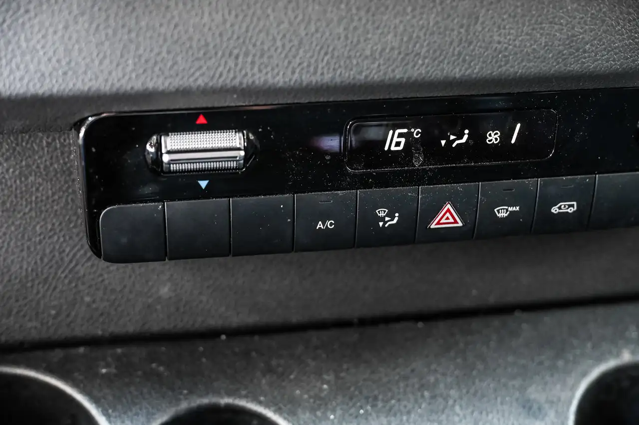Mercedes-Benz Sprinter - Image 19