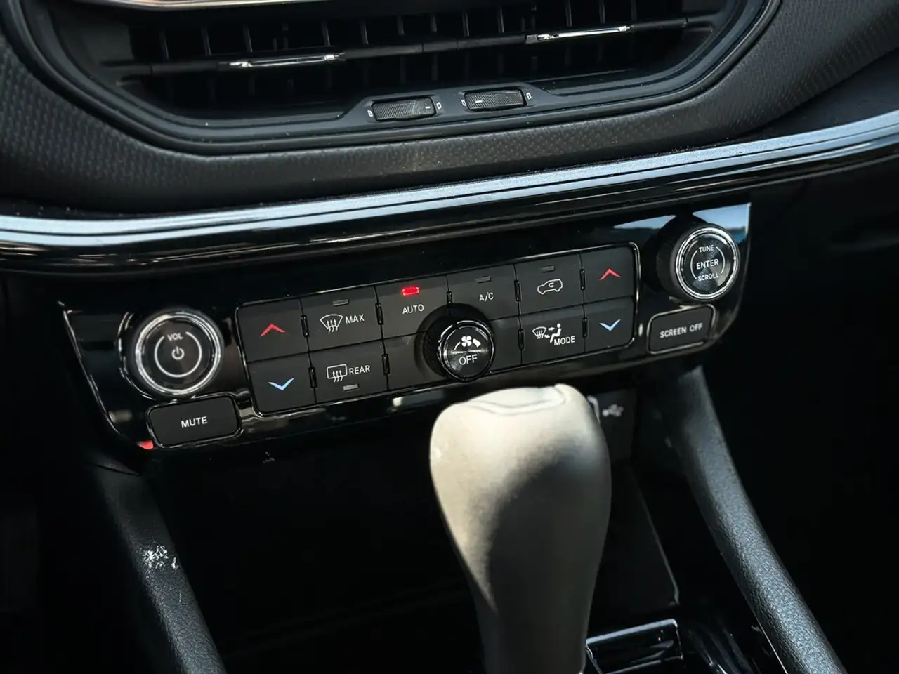 Jeep Compass - Image 23