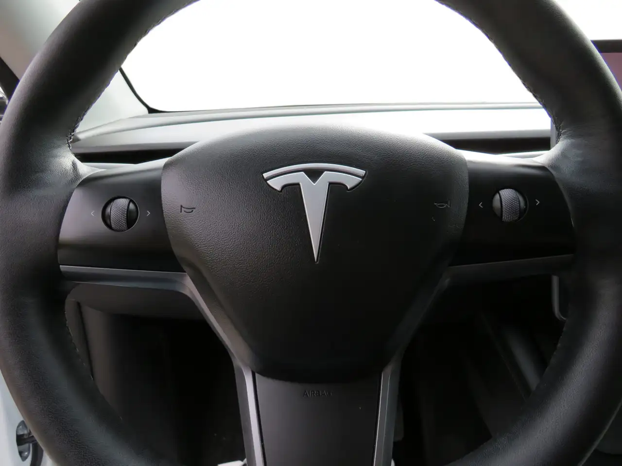 Tesla Model Y - Image 16