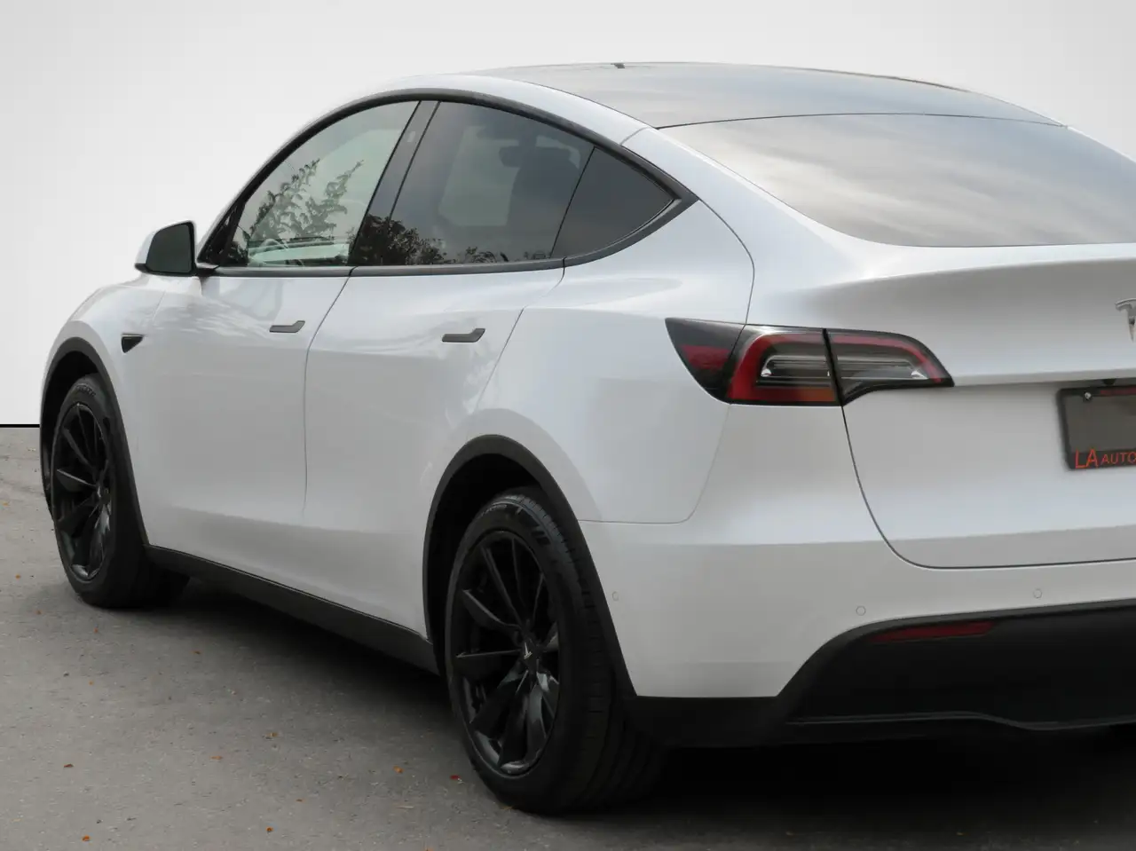 Tesla Model Y - Image 10