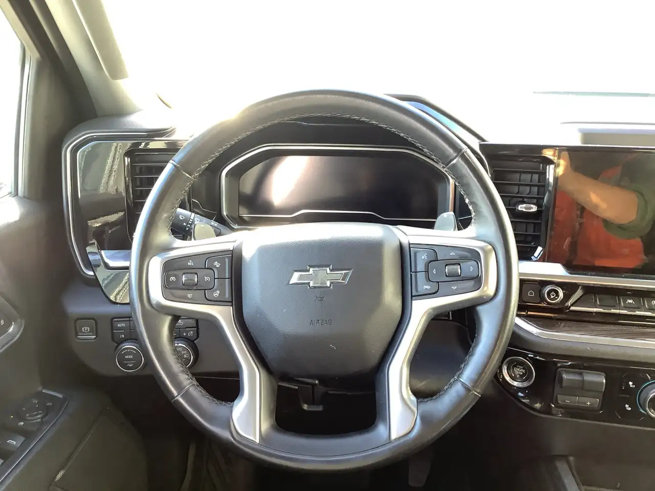 Chevrolet Silverado 1500 - Image 12