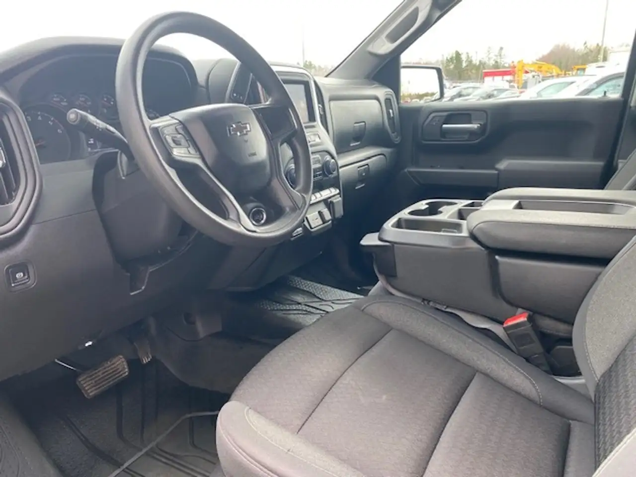 Chevrolet Silverado 1500 - Image 8