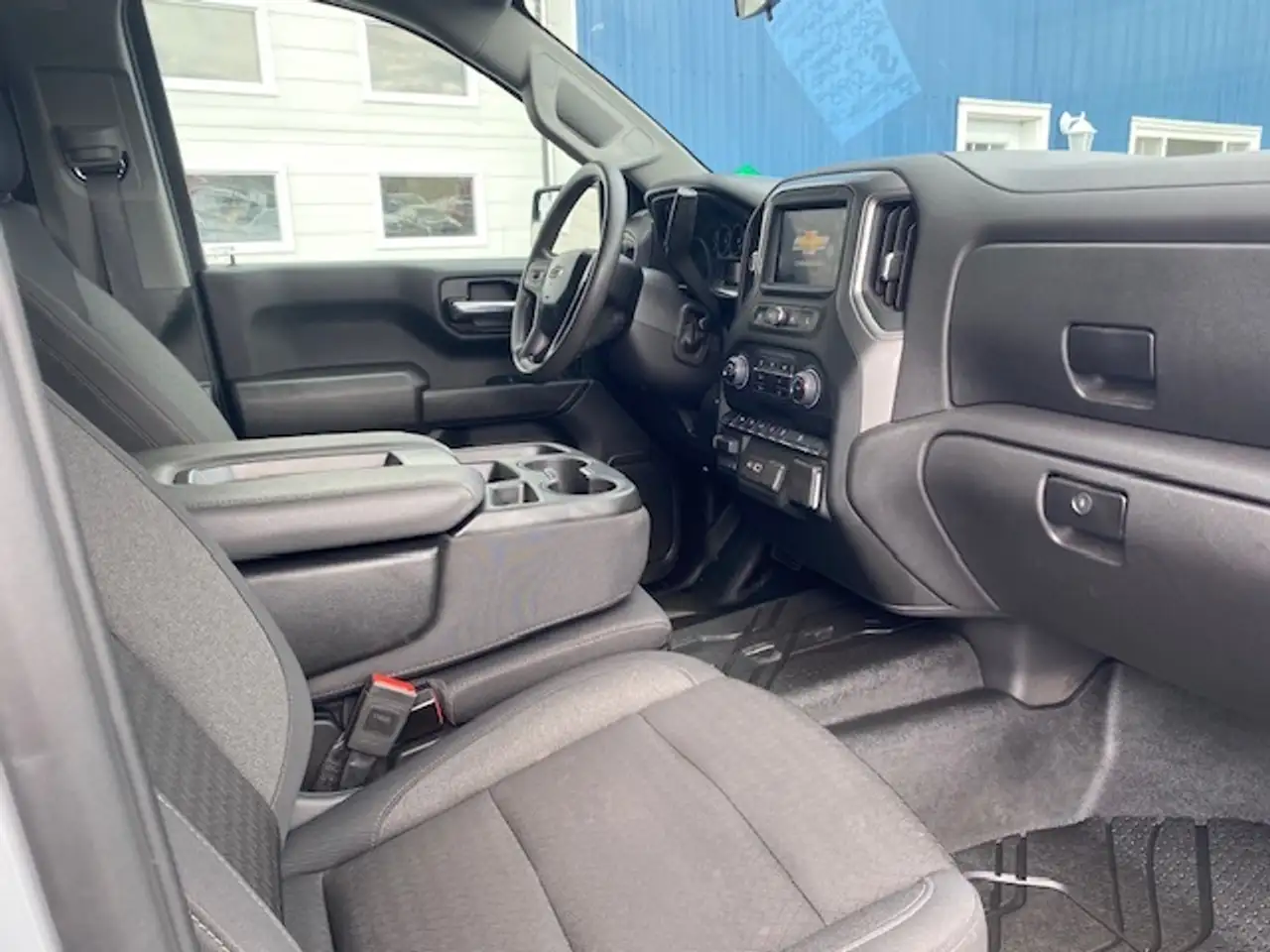 Chevrolet Silverado 1500 - Image 9
