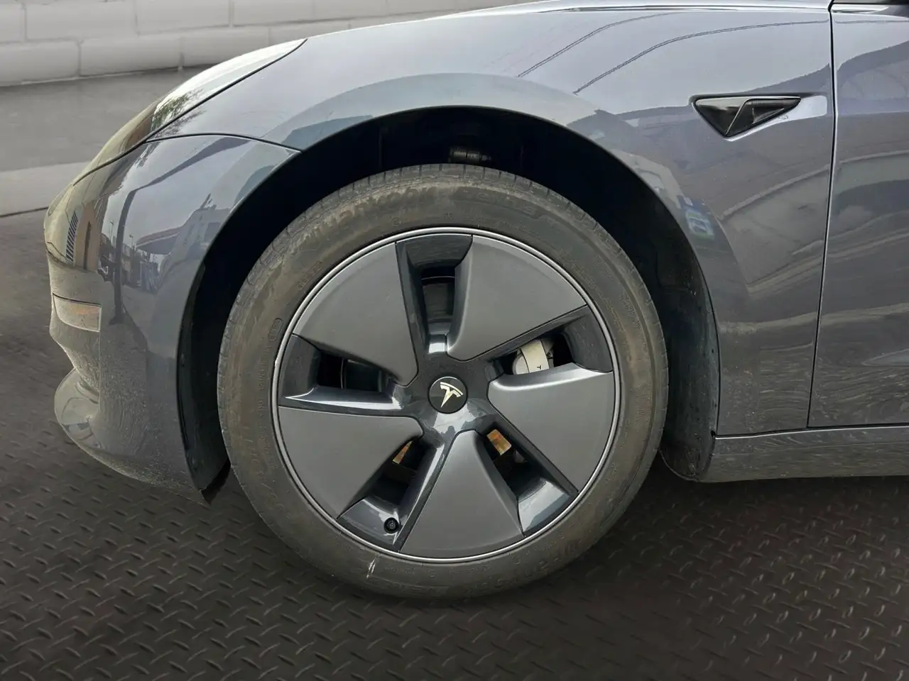 Tesla Model 3 - Image 12