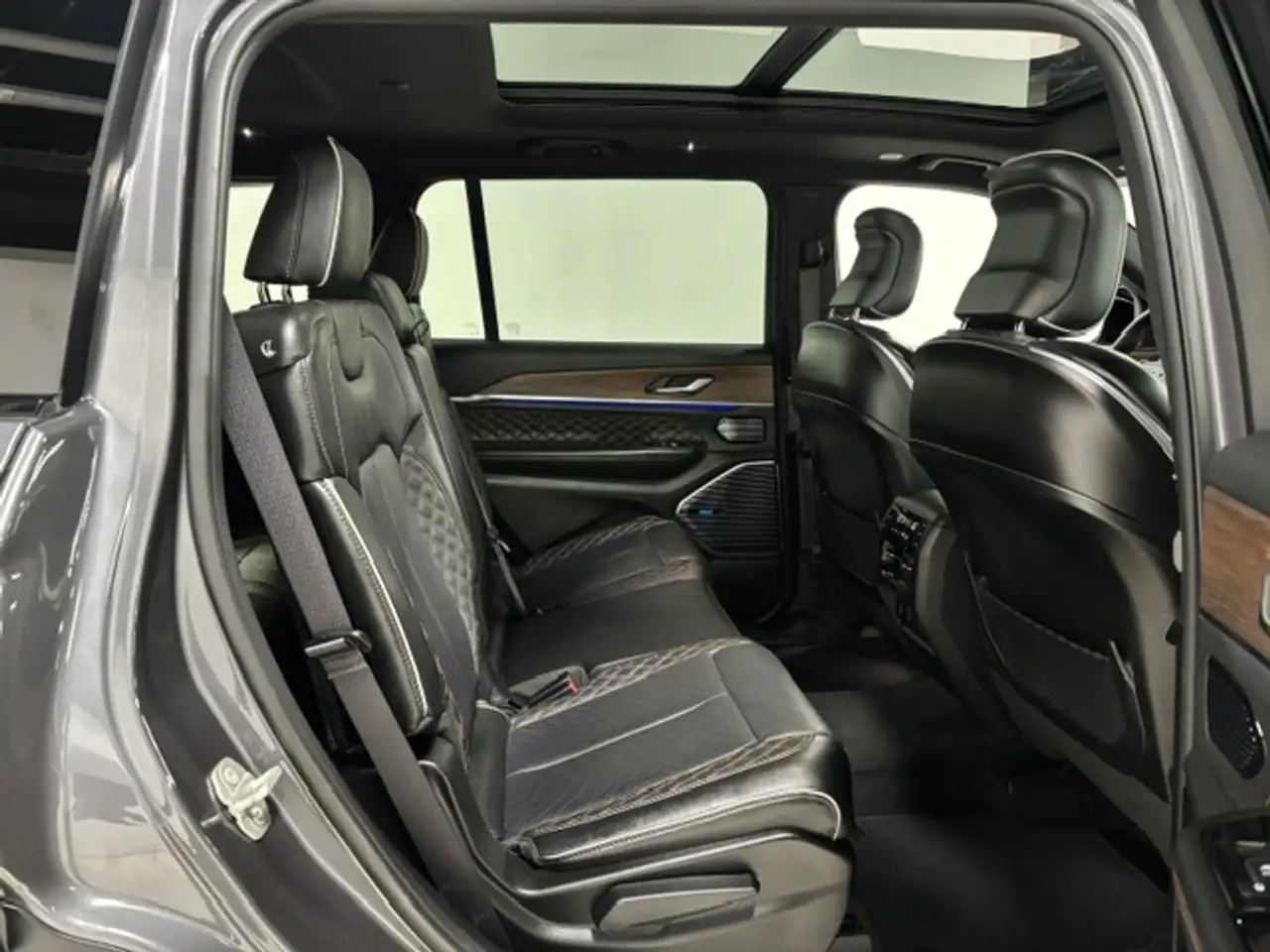 Jeep Grand Cherokee - Image 32