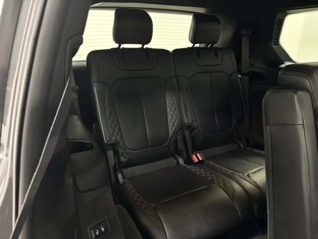 Jeep Grand Cherokee - Image 30