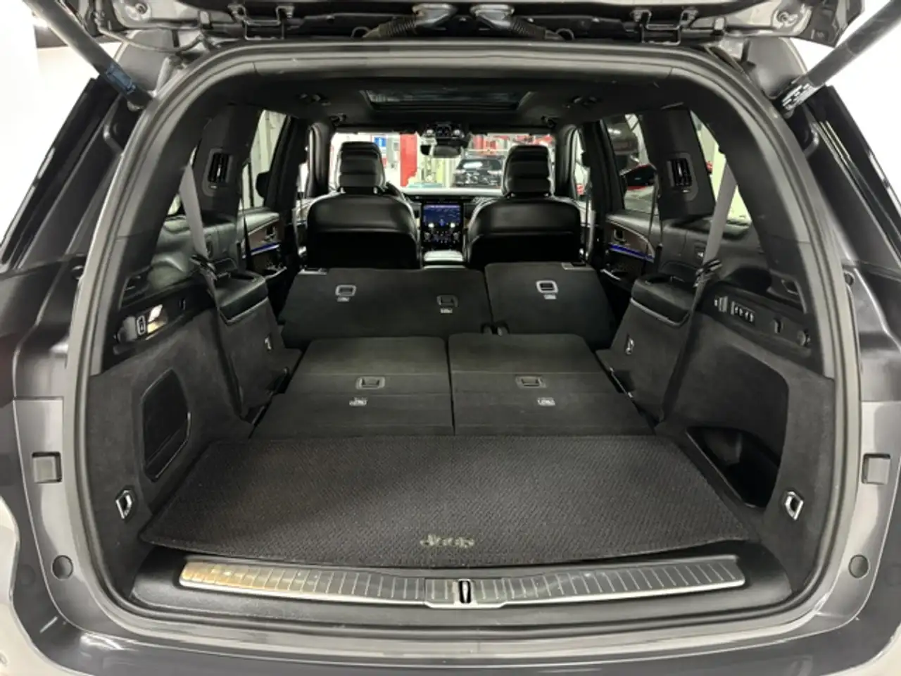 Jeep Grand Cherokee - Image 29
